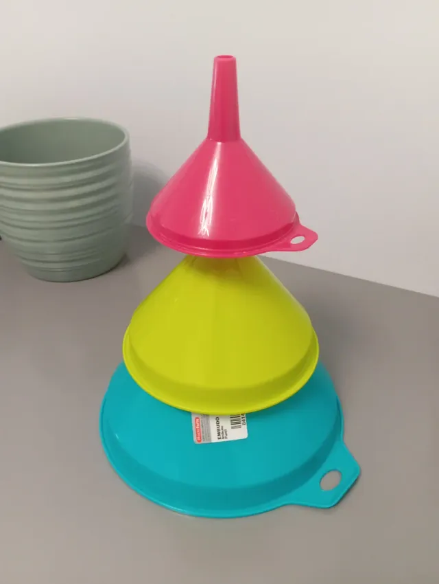 Juego 3 embudos colores