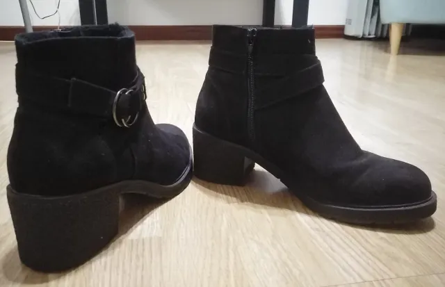 Botines negros con hebilla