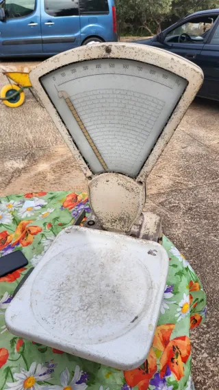 Báscula antigua de peso