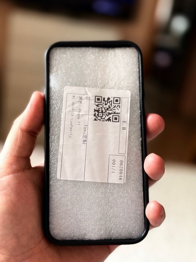 Funda iPhone 11 Negra Brújula y Iniciales E.B.