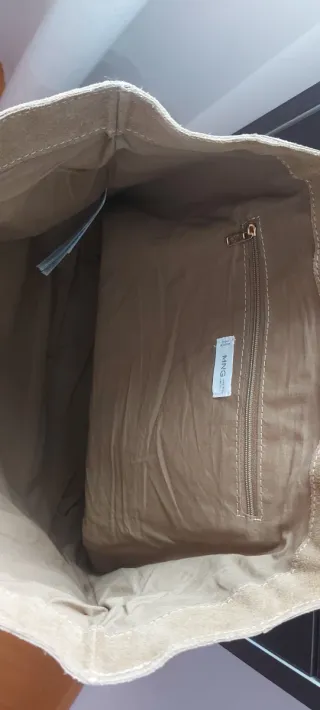 Bolso de piel marrón.