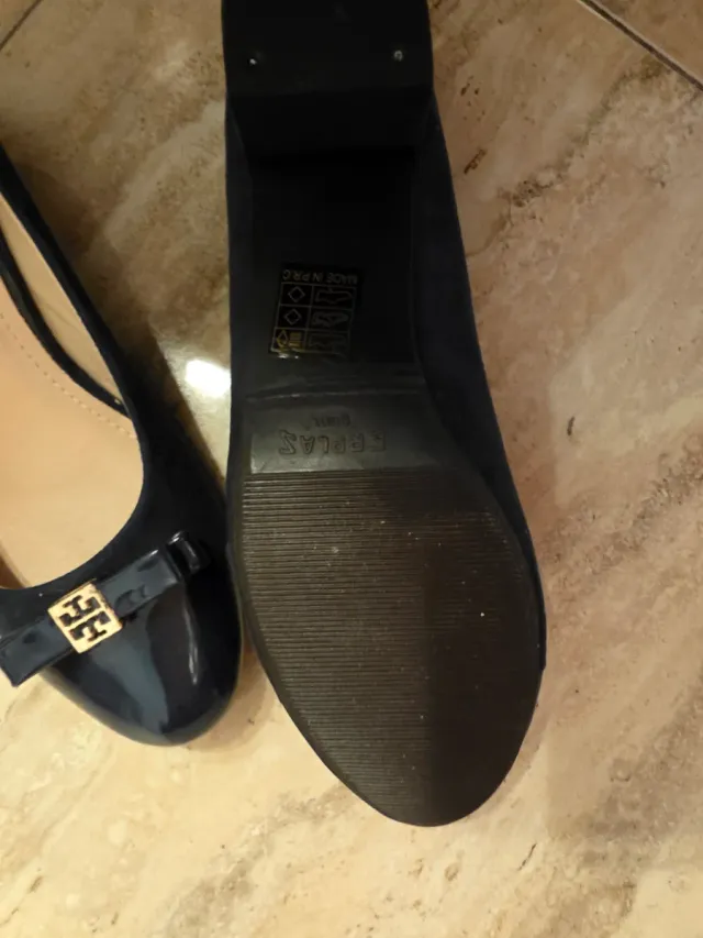 Zapatos mujer salón azul marino charol y ante