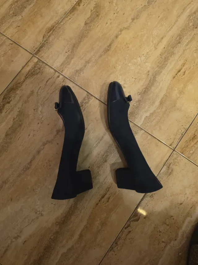 Zapatos mujer salón azul marino charol y ante