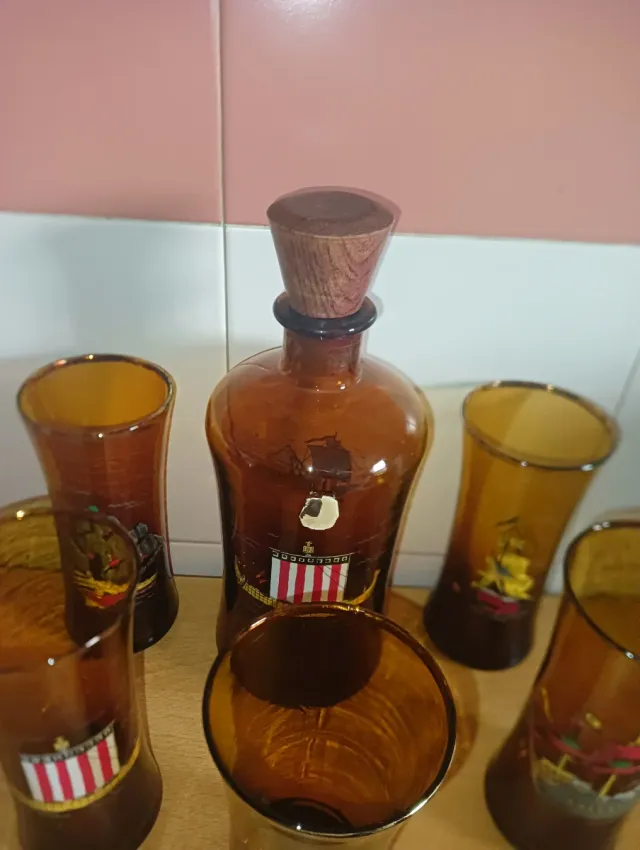 Juego de licor de cristal con botella