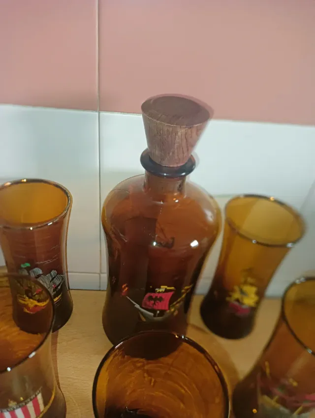 Juego de licor de cristal con botella