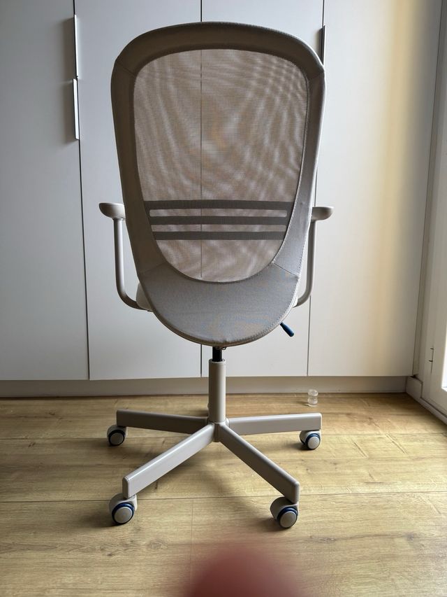 Silla de oficina IKEA FLINTAN con reposabrazos