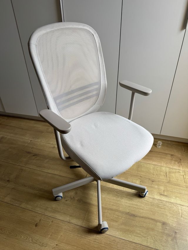 Silla de oficina IKEA FLINTAN con reposabrazos