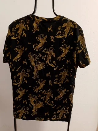 Camiseta Estampada Koi Negra y Dorada Talla M