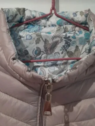 Abrigo plumas reversible beige/multicolor