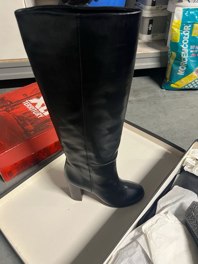 Botas altas piel Massimo Dutti negras