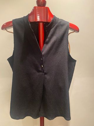 Camiseta sin mangas negra básica