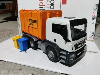 Camion ritiro rifiuti Bruder