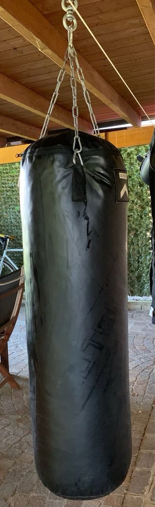 Sacco boxe Outshock pelle nero 20 kg