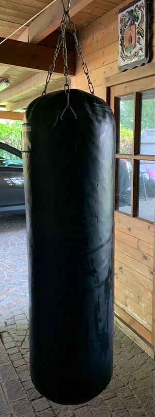 Sacco boxe Outshock pelle nero 20 kg