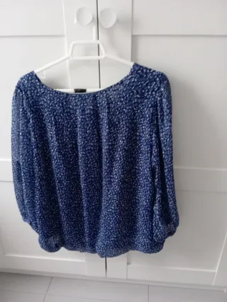 Blusa azul estampada talla M