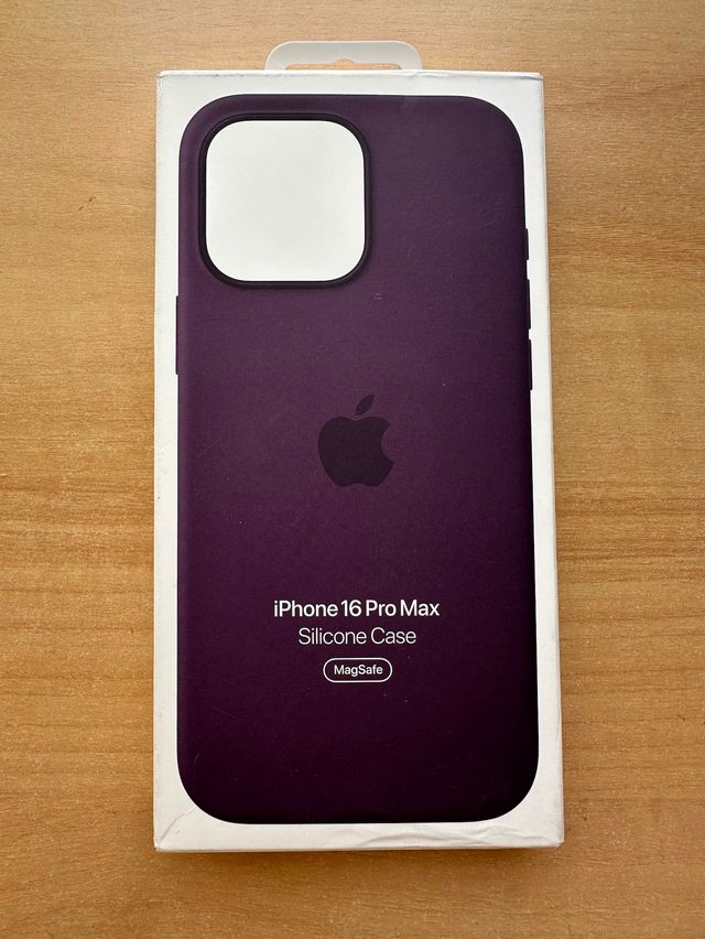 Capa de Silicone Plum para Apple iPhone 16 Pro Max