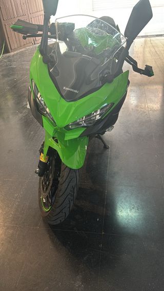 Moto Kawasaki Ninja Verde