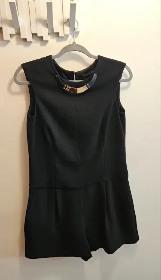 Mono corto negro Zara con collar