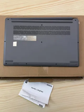 Lenovo Ideapad 1 Gen 7 Ryzen 3 con Pantalla Rota.