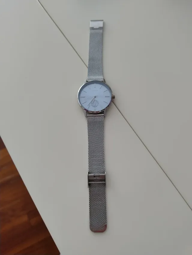 Relógio de pulso prateado