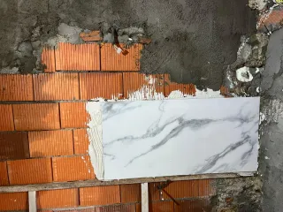 Azulejo porcelánico efecto mármol.l hasta 80 m