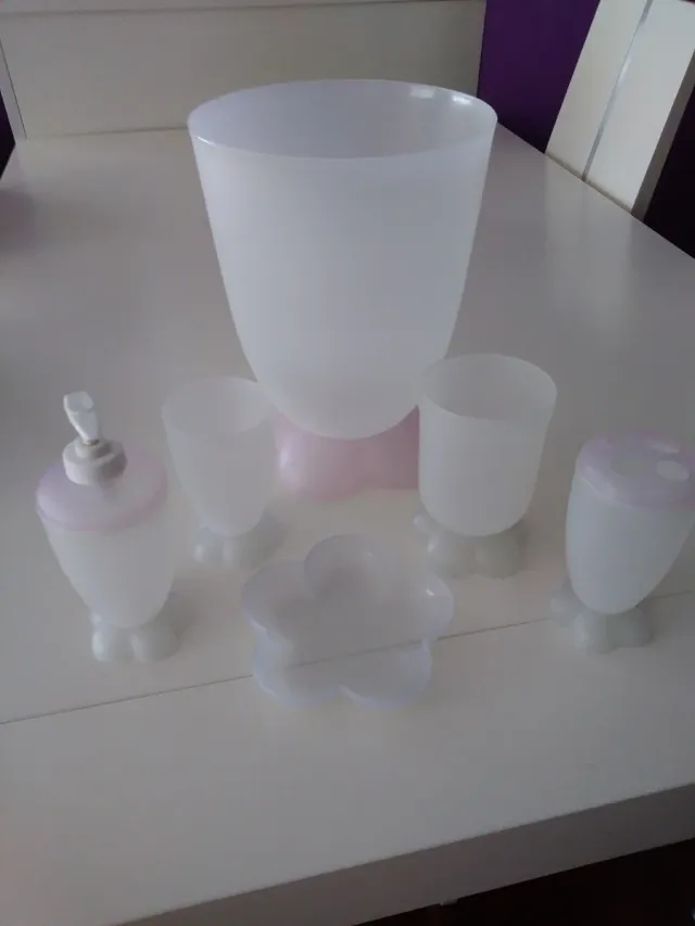 Conjunto de Acessórios de Banheiro em Plástico Rosa Transparente