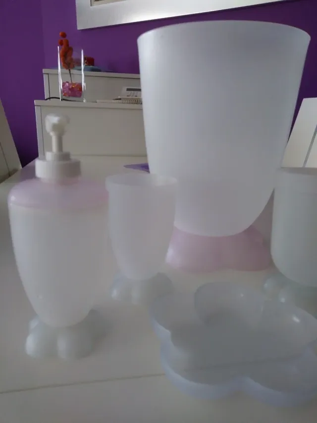 Conjunto de Acessórios de Banheiro em Plástico Rosa Transparente