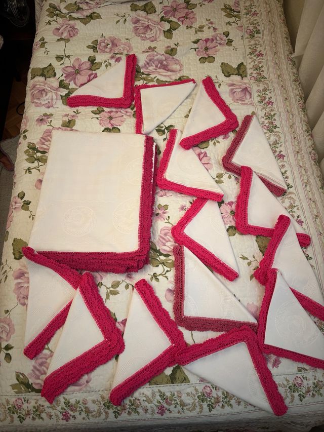 Mantel y servilletas rosa y blanco Navidad