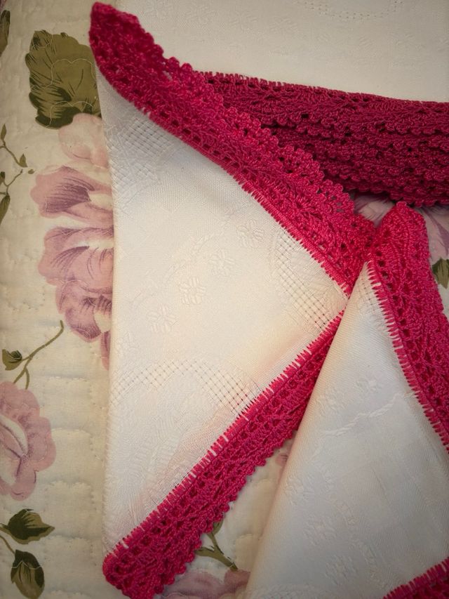 Mantel y servilletas rosa y blanco Navidad