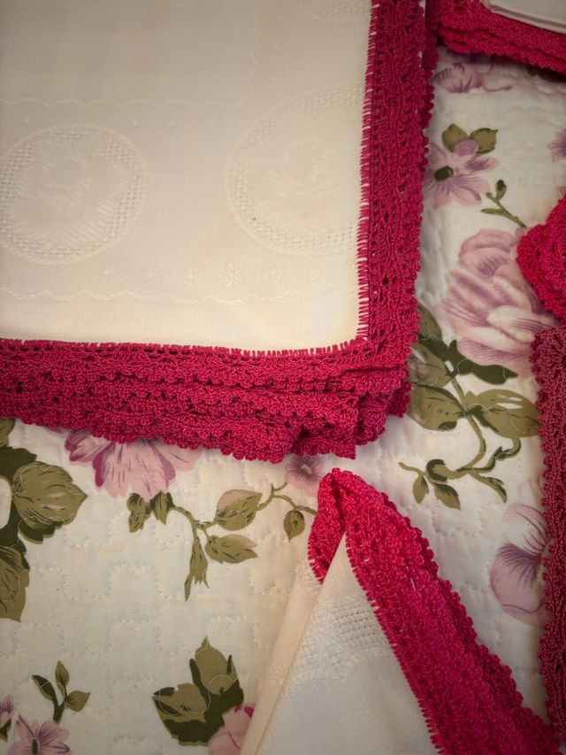 Mantel y servilletas rosa y blanco Navidad