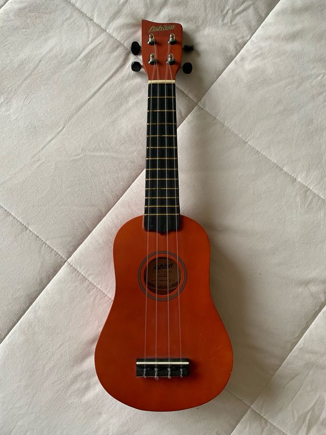 Ukelele Ashton Naranja