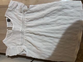 Blusa SHEIN blanca con encaje