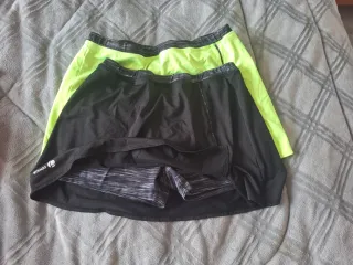 Faldas pantalones Artengo negra y flúor. marca S