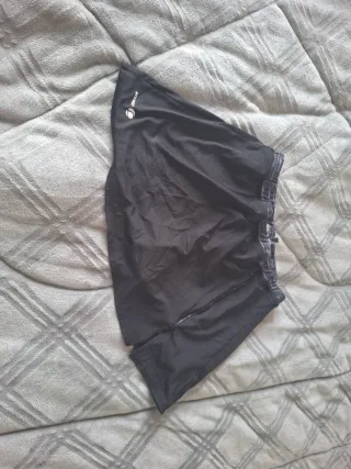 Faldas pantalones Artengo negra y flúor. marca S