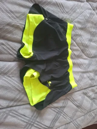 Faldas pantalones Artengo negra y flúor. marca S