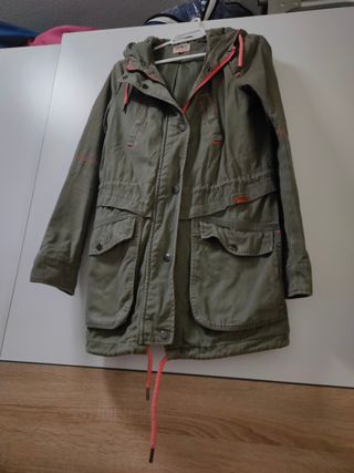 Chaqueta parka verde y naranja