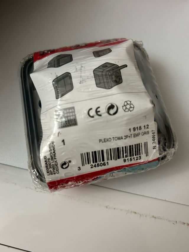 Enchufe Legrand Plexo Estanco Empotrar