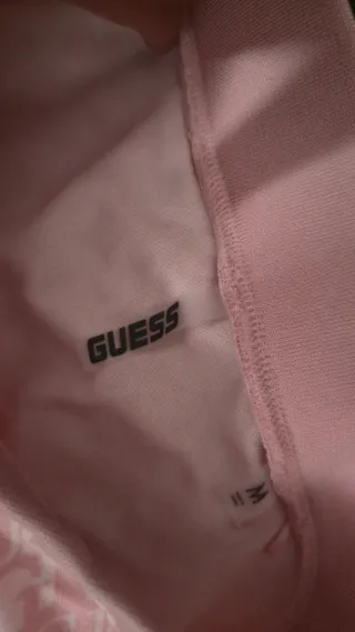 Falda Guess rosa y blanca con camiseta