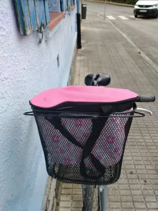 Bicicleta BTWIN Gris con Cesta Rosa