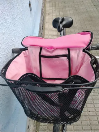 Bicicleta BTWIN Gris con Cesta Rosa