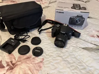 Fotocamera Canon EOS 2000D Kit EF-S 18-55