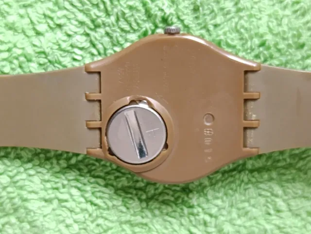 Orologio Swatch Marrone inutilizzato