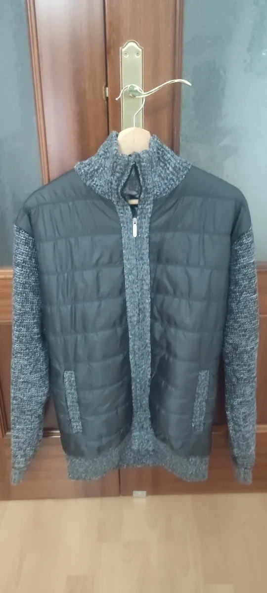 Chaqueta acolchada hombre gris y negra