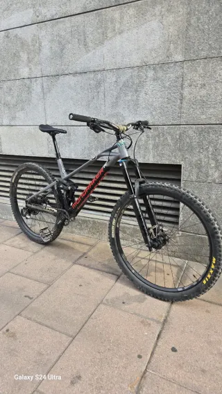Bicicleta enduro Mondraker Foxy 2024