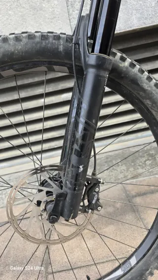 Bicicleta enduro Mondraker Foxy 2024