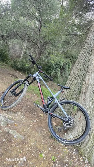 Bicicleta enduro Mondraker Foxy 2024
