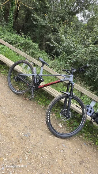 Bicicleta enduro Mondraker Foxy 2024