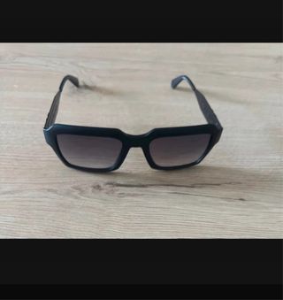 Gafas de sol Calvin Klein negras y grises