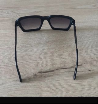 Gafas de sol Calvin Klein negras y grises