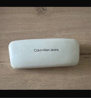 Gafas de sol Calvin Klein negras y grises